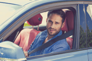 Manejar con licencia suspendida: Multas, cárcel y más