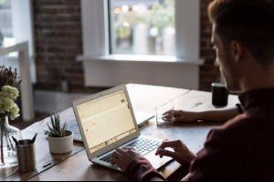 ¿Puedo comprar un auto con papeles atrasados?