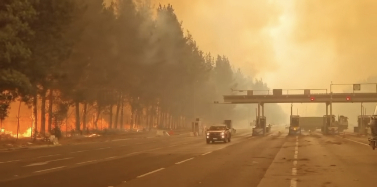 Incendio forestal en autopistas