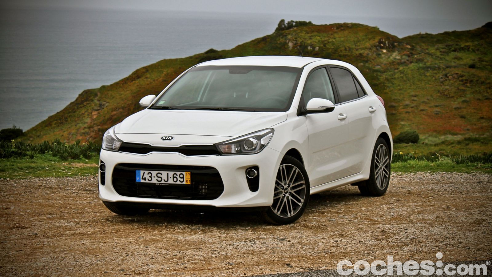 kia rio 5 blanco