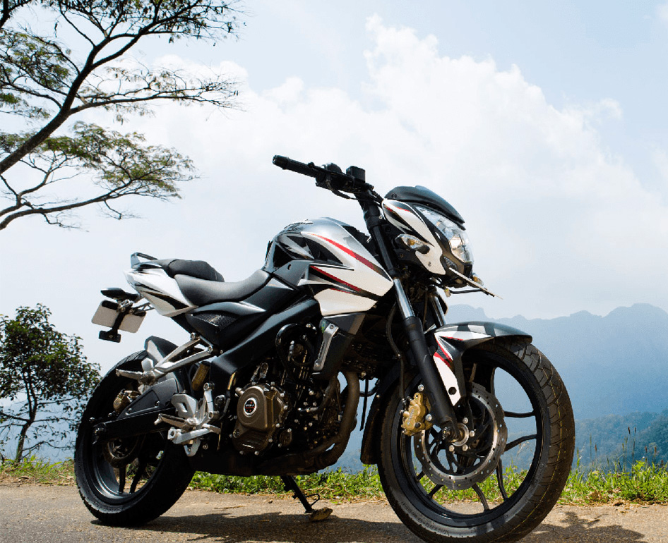 Las motos más vendidas en Chile en 2024: Bajaj Pulsar 200 NS FI ABS