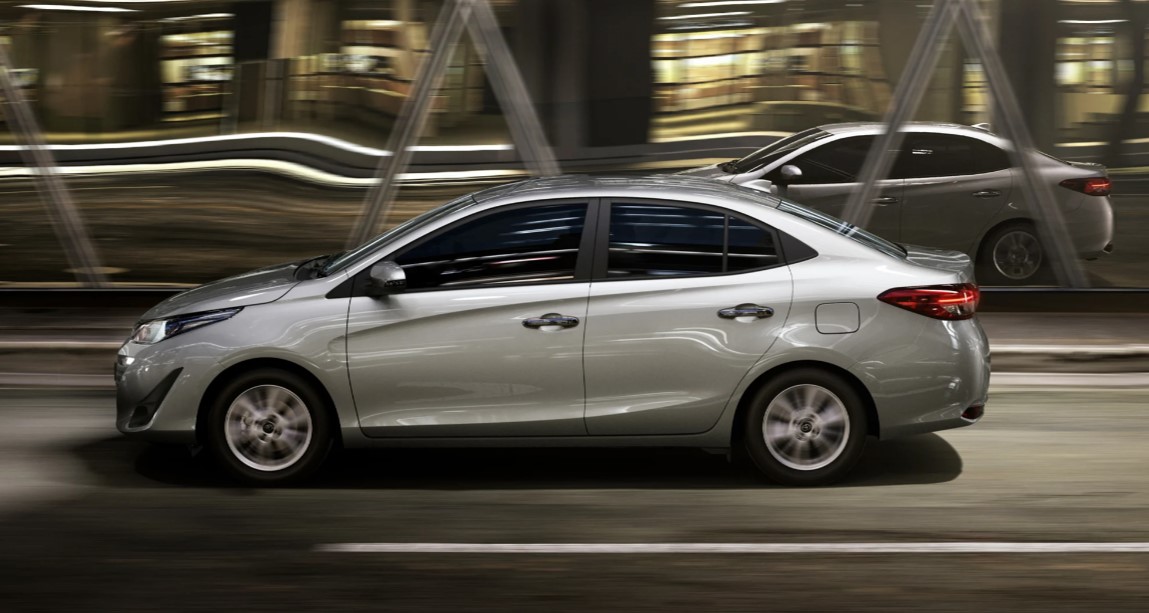 toyota yaris GLI 1.5 exterior