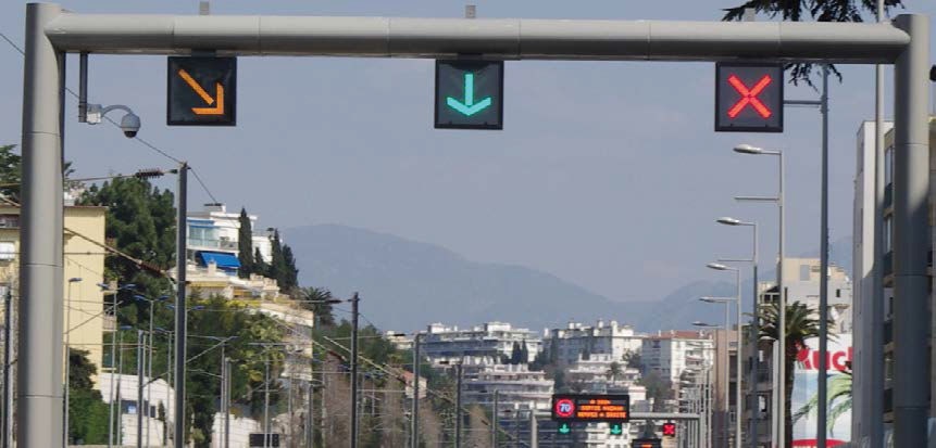 Semáforo vías exclusivas y autopistas