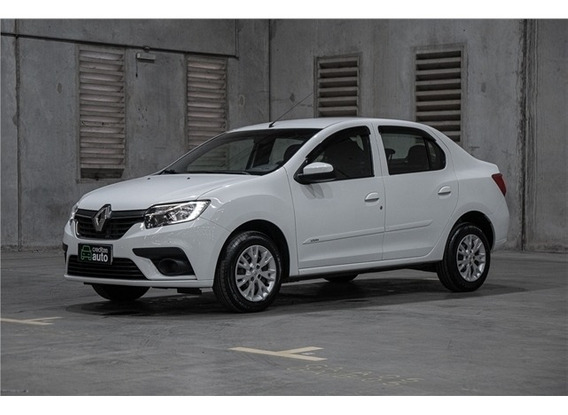 autos sedán económicos Renault Logan