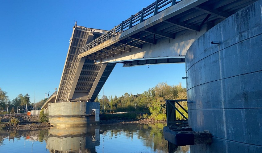 Puente Cau Cau de Chile