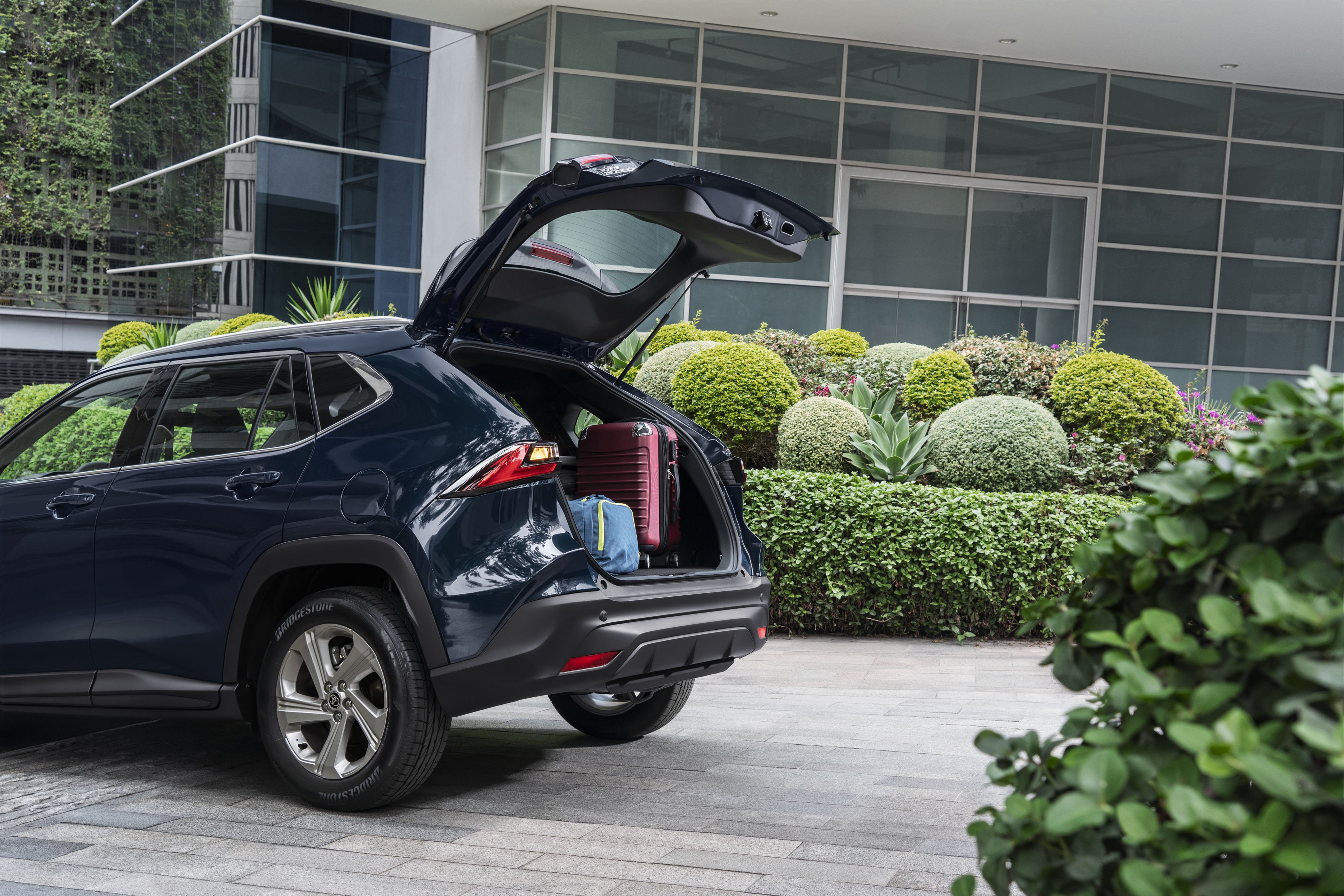 Toyota Yaris Cross bencinero e híbrido: Precios y rendimiento