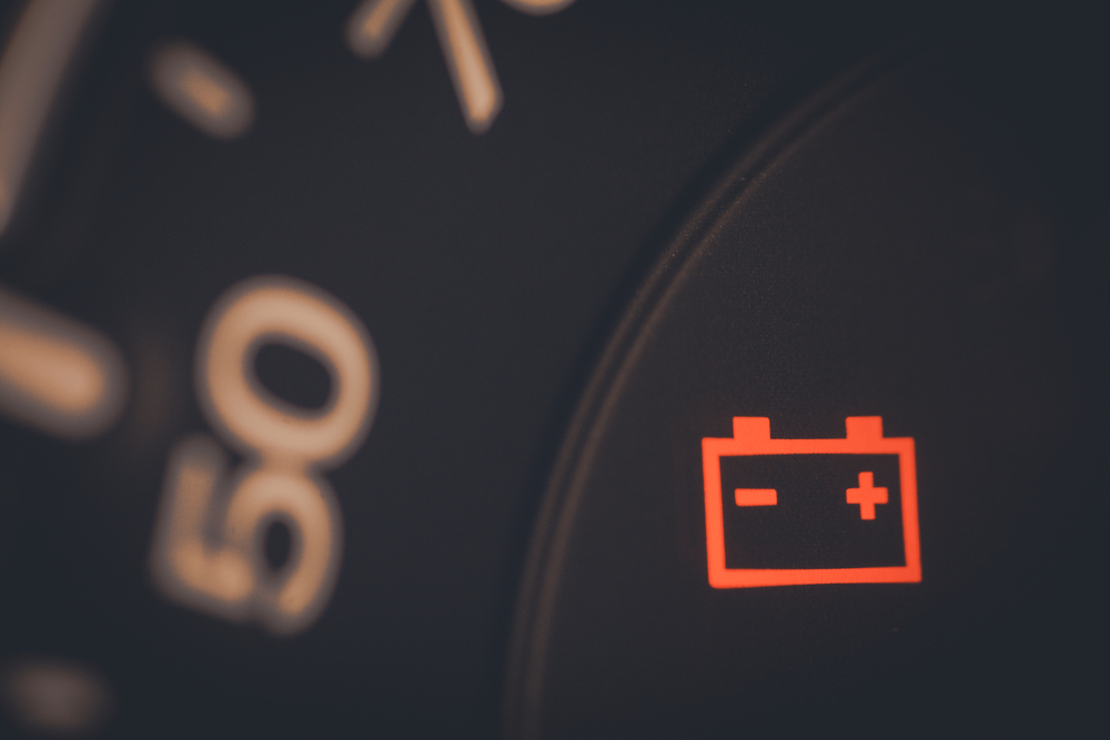 Problemas con la batería del auto. Ícono en el tablero