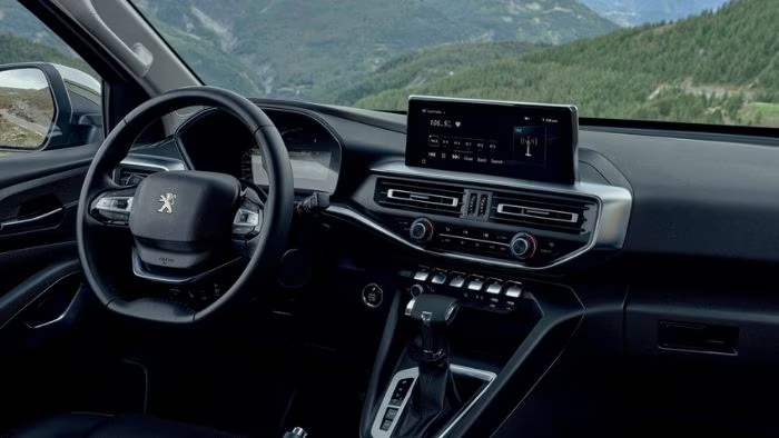 Peugeot Landtrek interior